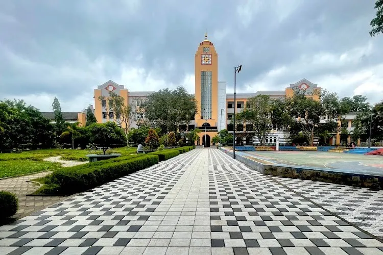 Mar Ivanios College Campus